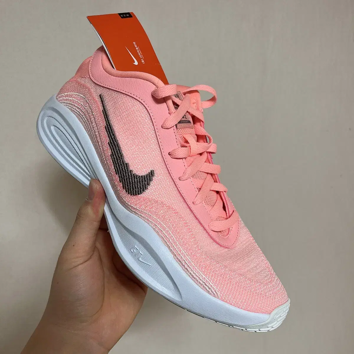 Nike ピンク バスケットボールシューズGTハッスル3 ナイキ(NIKE